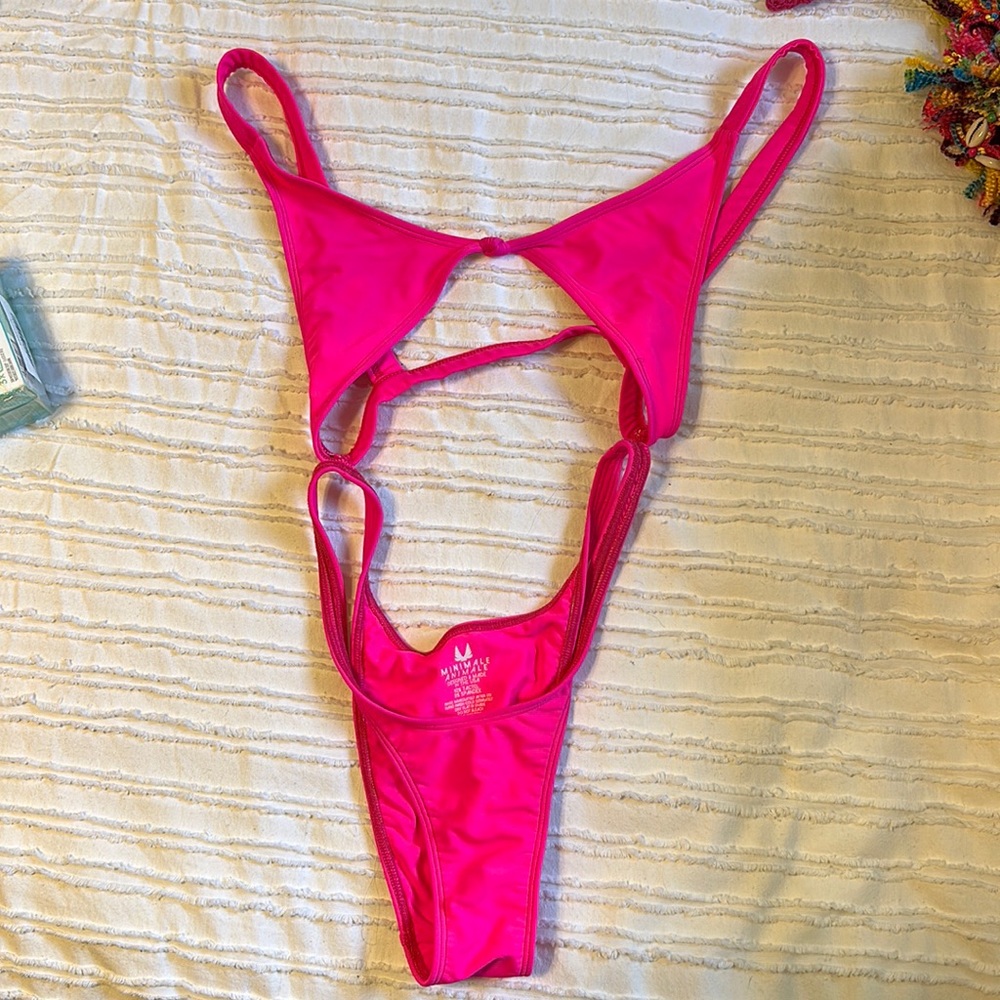 Minimale animale one piece